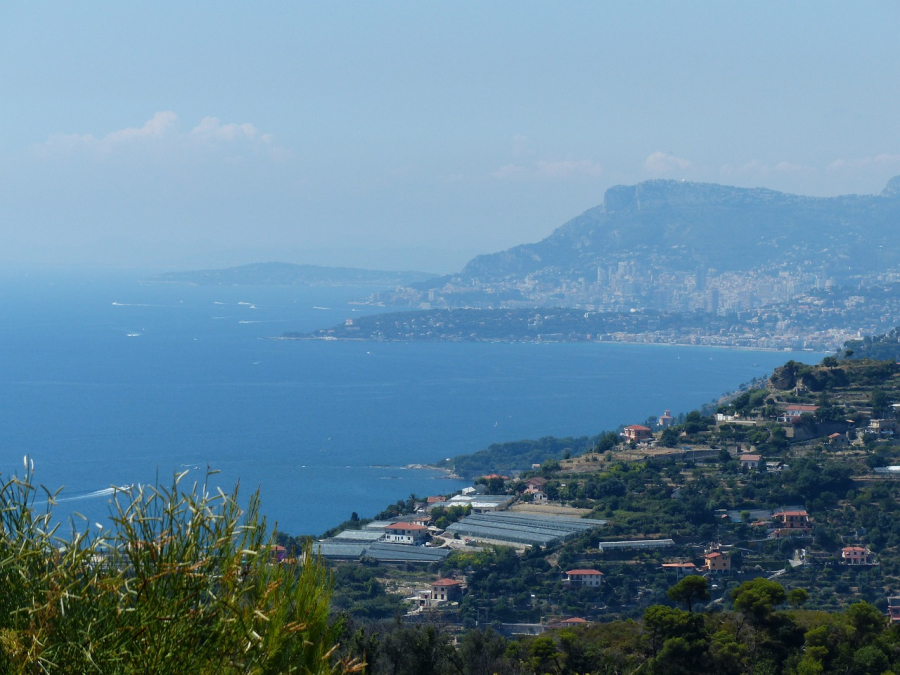 Quels sont les avantages de choisir Roquebrune sur Argens comme destination pour vos prochaines vacances ?